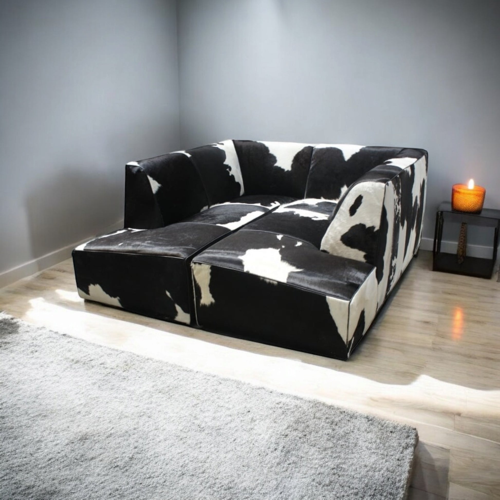 Dirk daybed bestaande uit 2 chaise longue's in zwart met wit koeienhuid